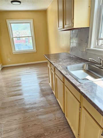 6027 Charles Street, Hamtramck, MI 48212