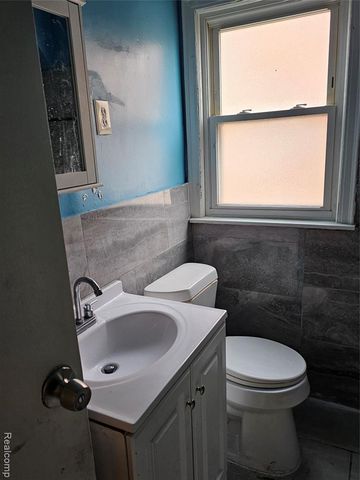 6027 Charles Street, Hamtramck, MI 48212