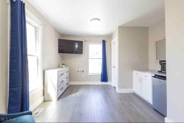 2164 E 87th Street, Cleveland, OH 44106