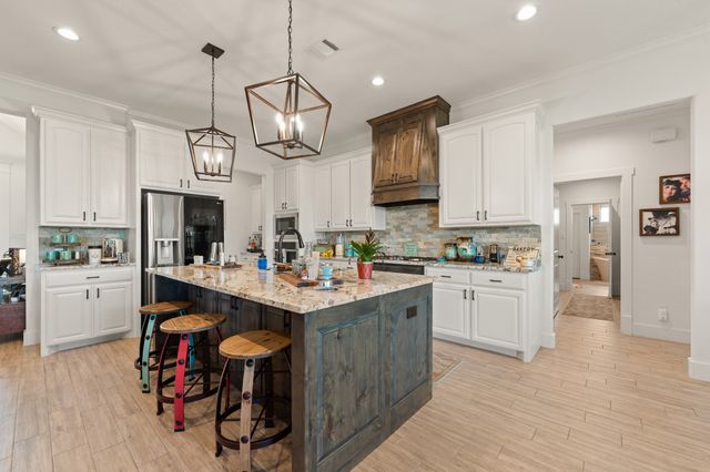 6065 Bella Terra Lane, Godley, TX 76044