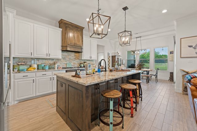 6065 Bella Terra Lane, Godley, TX 76044
