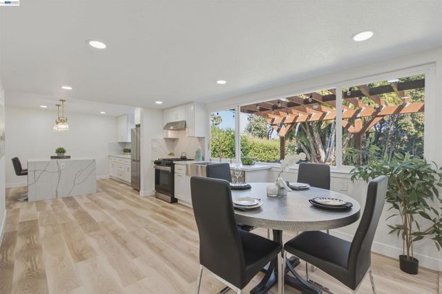 92 Dubost Ct, Danville, CA 94526