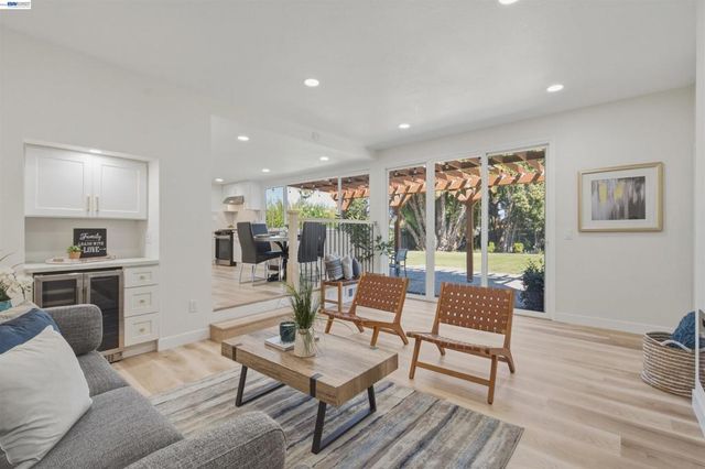 92 Dubost Ct, Danville, CA 94526