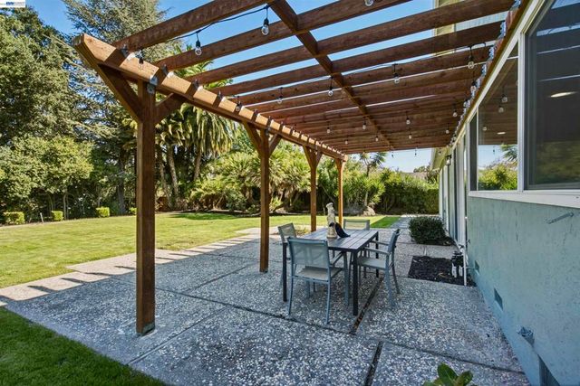 92 Dubost Ct, Danville, CA 94526