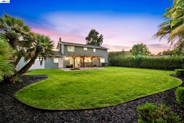 92 Dubost Ct, Danville, CA 94526