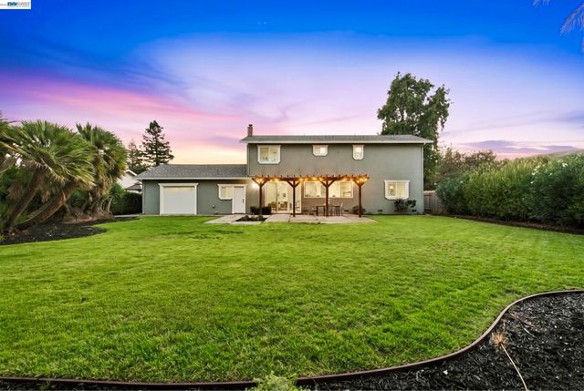 92 Dubost Ct, Danville, CA 94526