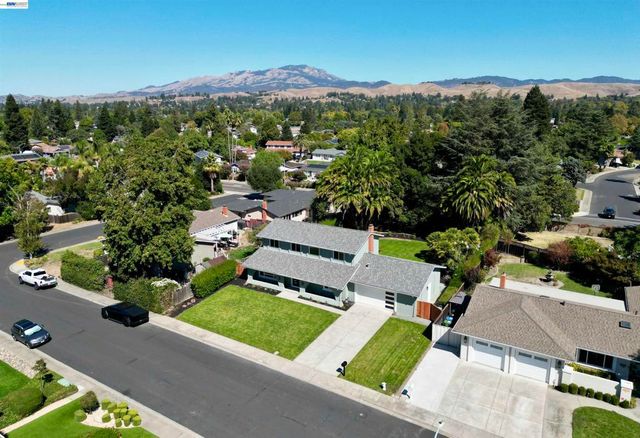 92 Dubost Ct, Danville, CA 94526