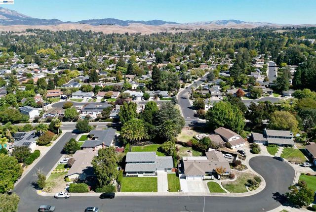 92 Dubost Ct, Danville, CA 94526