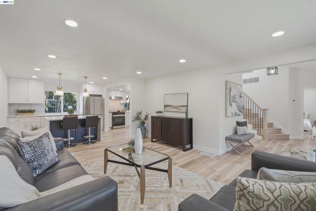 92 Dubost Ct, Danville, CA 94526