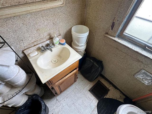 5042 Pennsylvania Street, Detroit, MI 48213