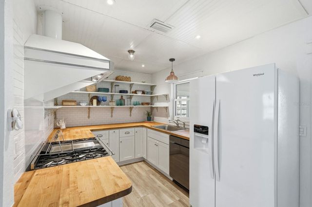 25 DOLPHIN AVENUE, Ormond Beach, FL 32176