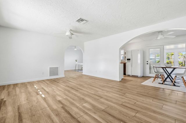 25 DOLPHIN AVENUE, Ormond Beach, FL 32176