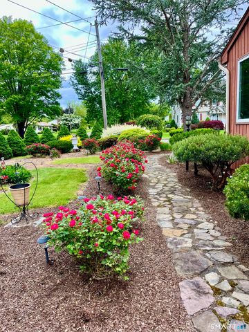 22 Larkspur Drive, Trumbull, CT 06611