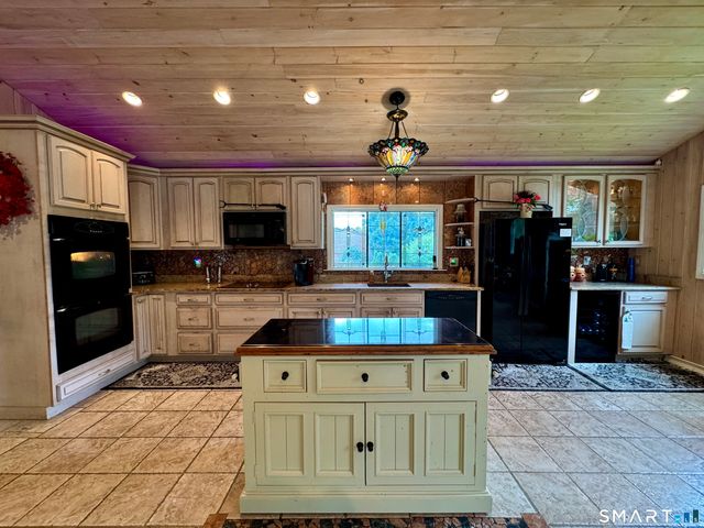 22 Larkspur Drive, Trumbull, CT 06611