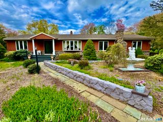 22 Larkspur Drive, Trumbull, CT 06611