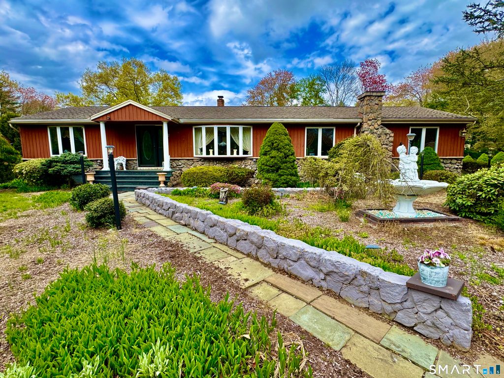 22 Larkspur Drive, Trumbull, CT 06611