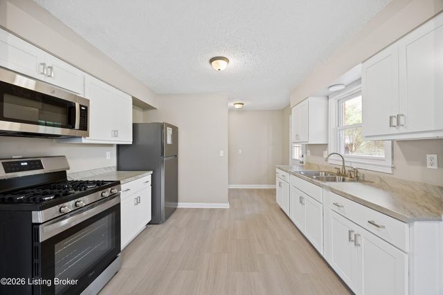 4915 Manslick Rd, Louisville, KY 40216