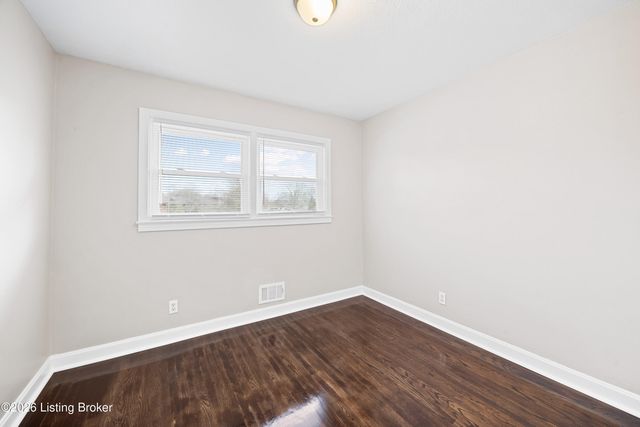 4915 Manslick Rd, Louisville, KY 40216