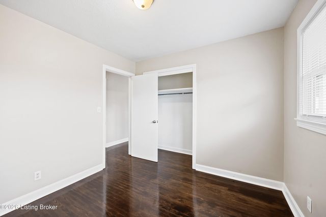 4915 Manslick Rd, Louisville, KY 40216