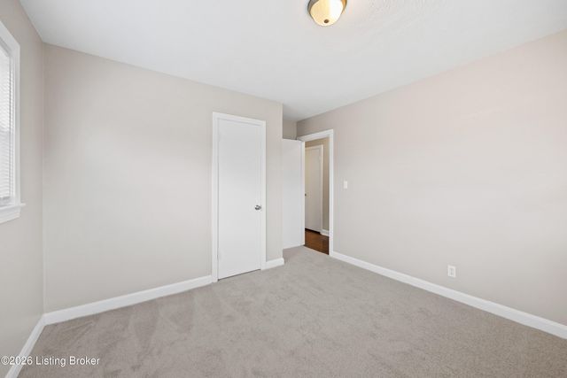 4915 Manslick Rd, Louisville, KY 40216