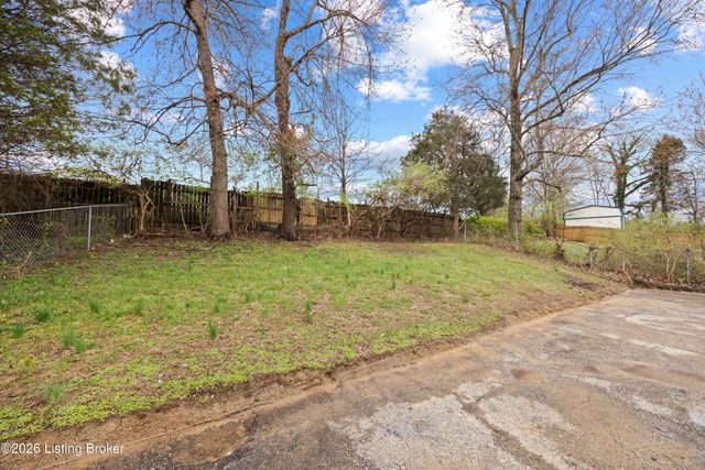 4915 Manslick Rd, Louisville, KY 40216