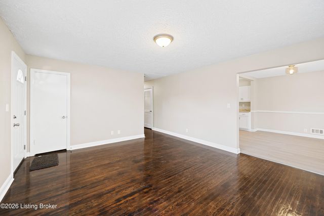 4915 Manslick Rd, Louisville, KY 40216