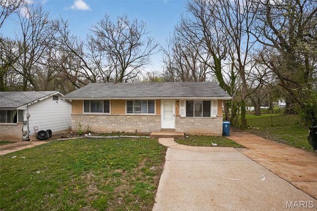 10185 Green Valley Drive, St Louis, MO 63136