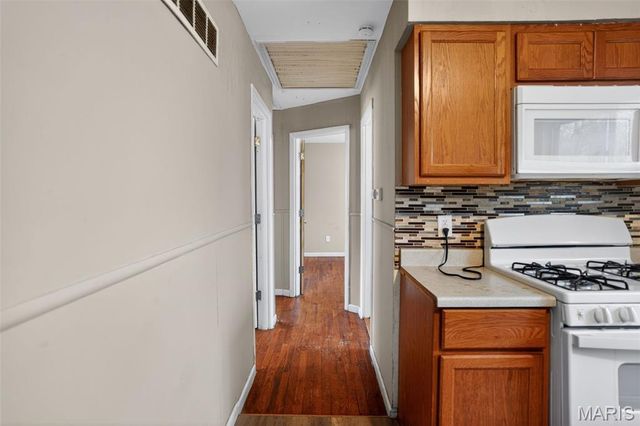 10185 Green Valley Drive, St Louis, MO 63136