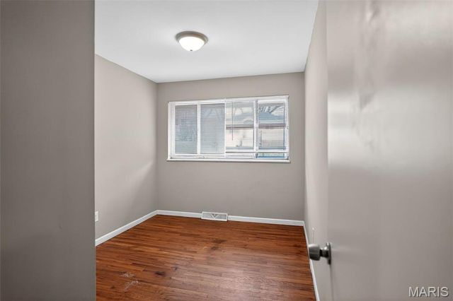 10185 Green Valley Drive, St Louis, MO 63136