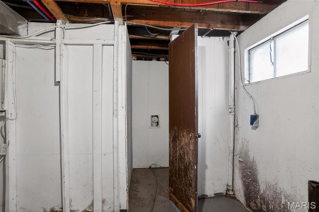 10185 Green Valley Drive, St Louis, MO 63136