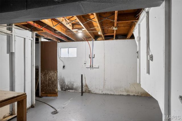 10185 Green Valley Drive, St Louis, MO 63136