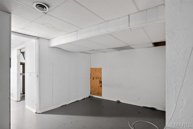 10185 Green Valley Drive, St Louis, MO 63136