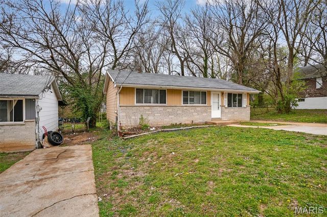 10185 Green Valley Drive, St Louis, MO 63136