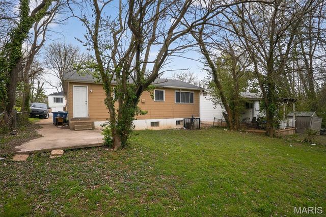 10185 Green Valley Drive, St Louis, MO 63136