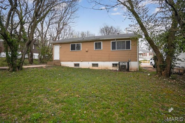 10185 Green Valley Drive, St Louis, MO 63136