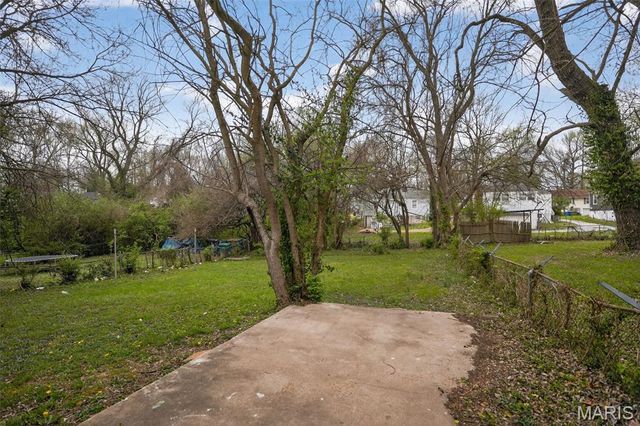 10185 Green Valley Drive, St Louis, MO 63136