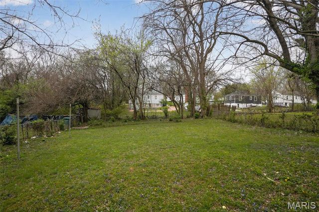 10185 Green Valley Drive, St Louis, MO 63136