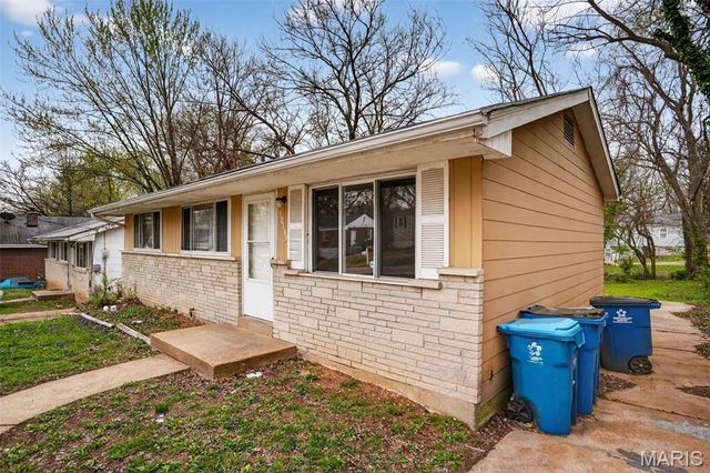 10185 Green Valley Drive, St Louis, MO 63136