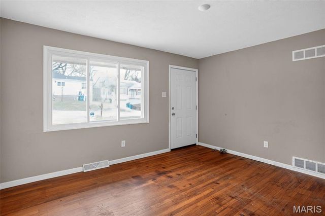 10185 Green Valley Drive, St Louis, MO 63136