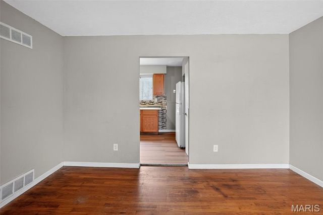 10185 Green Valley Drive, St Louis, MO 63136