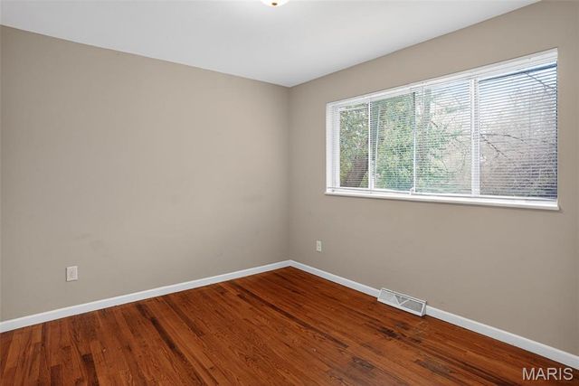 10185 Green Valley Drive, St Louis, MO 63136