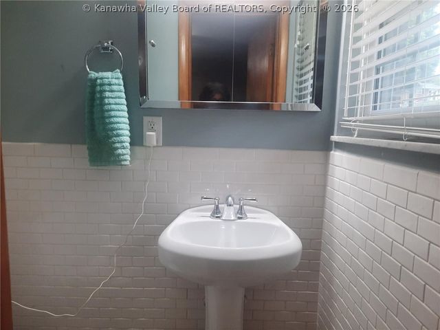 415 Skyline Drive, Charleston, WV 25302