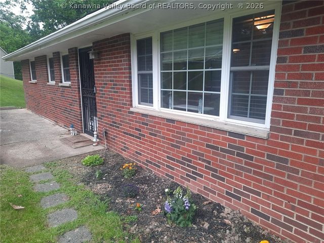 415 Skyline Drive, Charleston, WV 25302