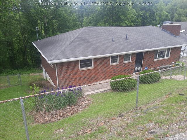 415 Skyline Drive, Charleston, WV 25302