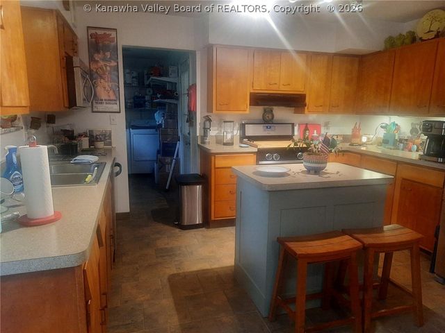 415 Skyline Drive, Charleston, WV 25302