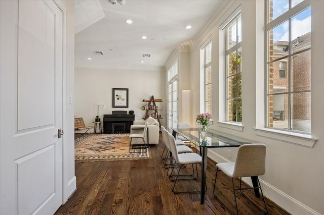 3928 W Main Street, Houston, TX 77027