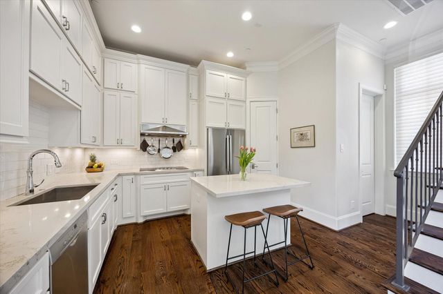 3928 W Main Street, Houston, TX 77027