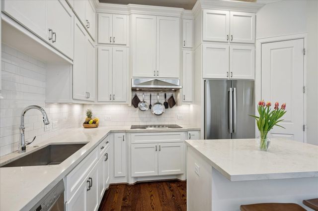 3928 W Main Street, Houston, TX 77027