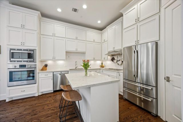 3928 W Main Street, Houston, TX 77027