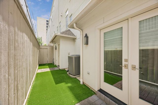 3928 W Main Street, Houston, TX 77027
